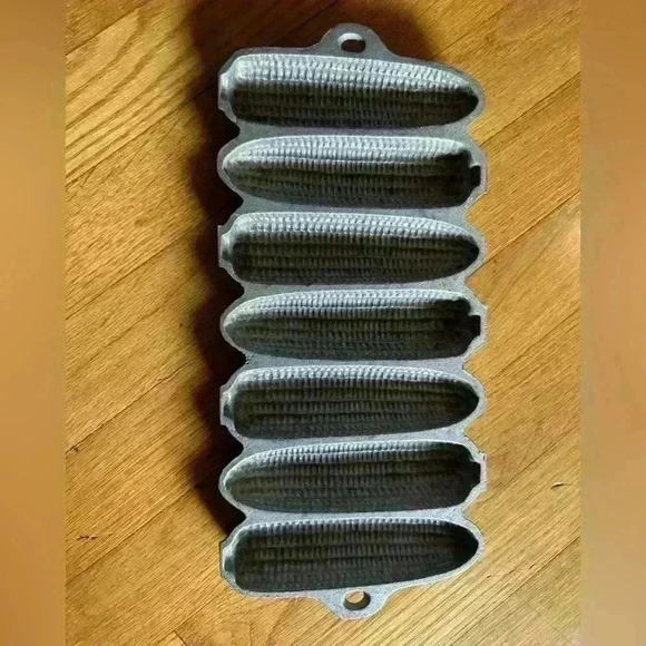 Vintage Cast Iron 7 Ear‎ Corn Bread Pan Cornbread Muffin - Picture 1 of 3